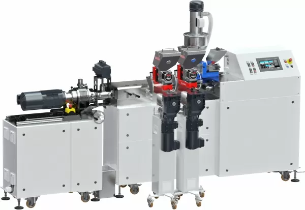 Wytłaczarka laboratoryjna 2x24 mm L/D=40 o bardzo wysokim momencie obrotowym przeznaczona do badań wyposażona w granulator przy głowicy.
